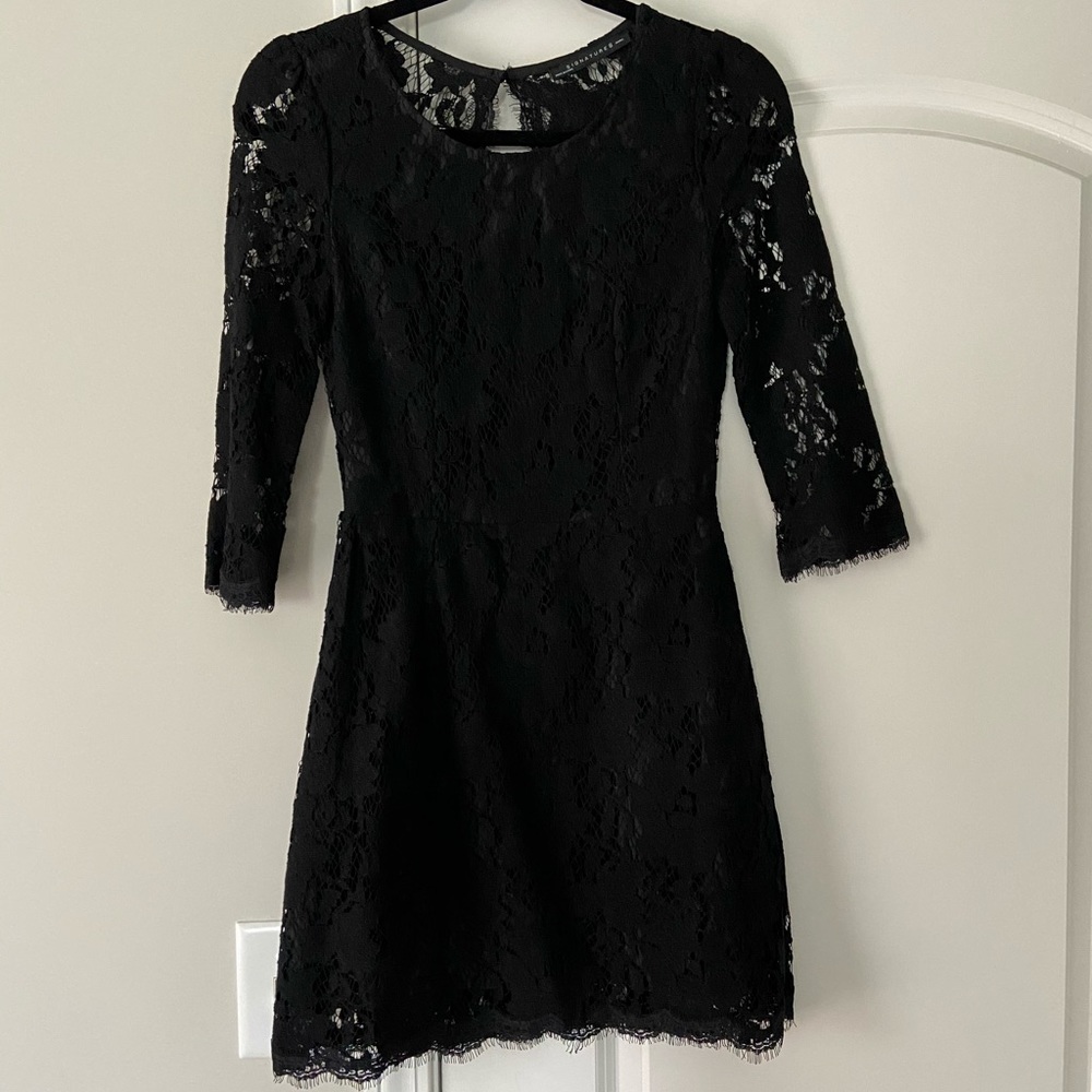 BACKLESS LACE DRESS - Picture 3 of 14